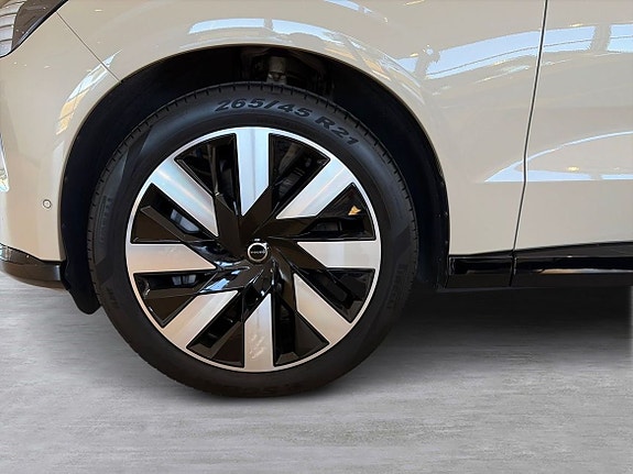 Volvo EX90 8 of 21