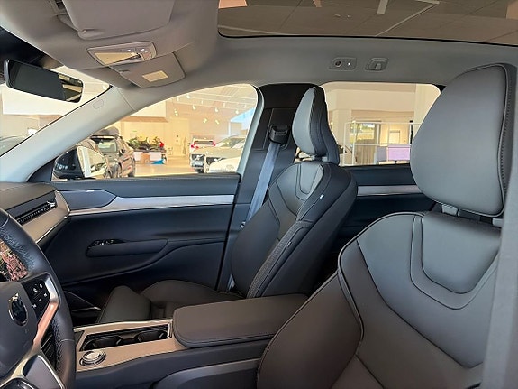 Volvo EX90 11 of 21