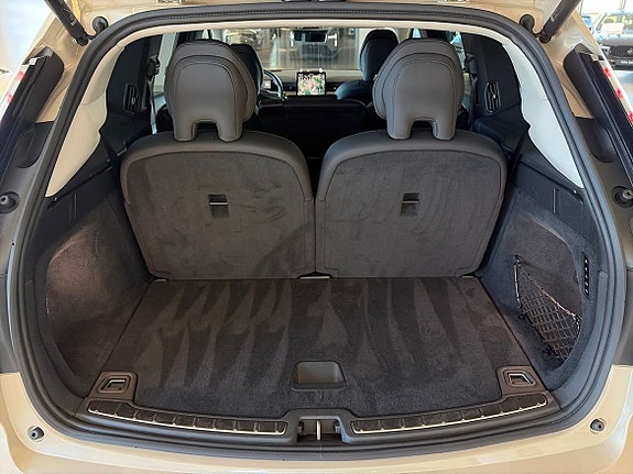 Volvo EX90 17 of 21
