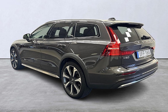 Volvo V60 Cross Country 4 of 28
