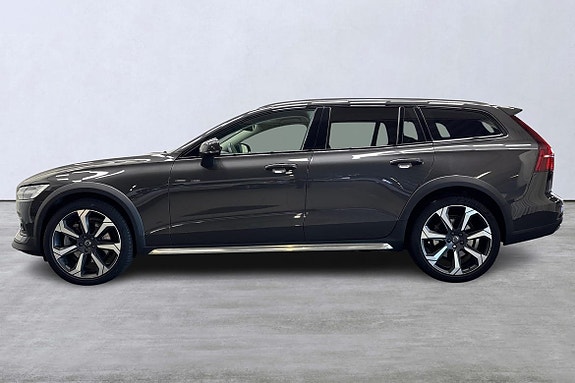 Volvo V60 Cross Country 2 of 28