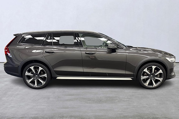 Volvo V60 Cross Country 3 of 28
