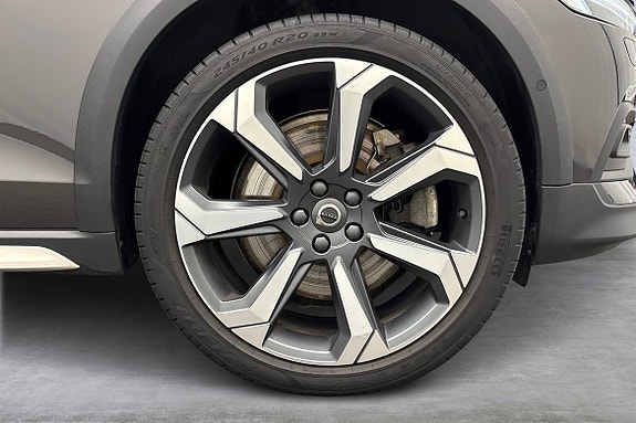 Volvo V60 Cross Country 14 of 28