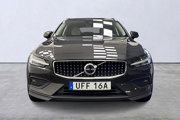 Volvo V60 Cross Country 7 of 28
