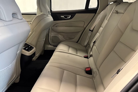 Volvo V60 Cross Country 12 of 28