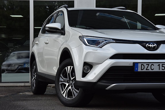 Toyota RAV4 4 of 27