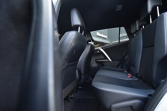 Toyota RAV4 11 of 27
