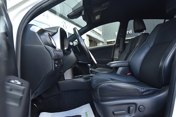 Toyota RAV4 10 of 27