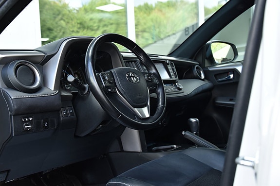 Toyota RAV4 9 of 27