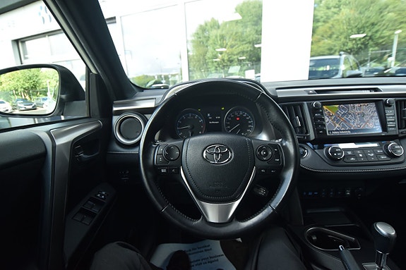 Toyota RAV4 15 of 27