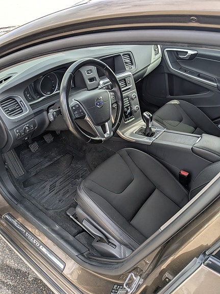 Volvo V60 Cross Country 3 of 3