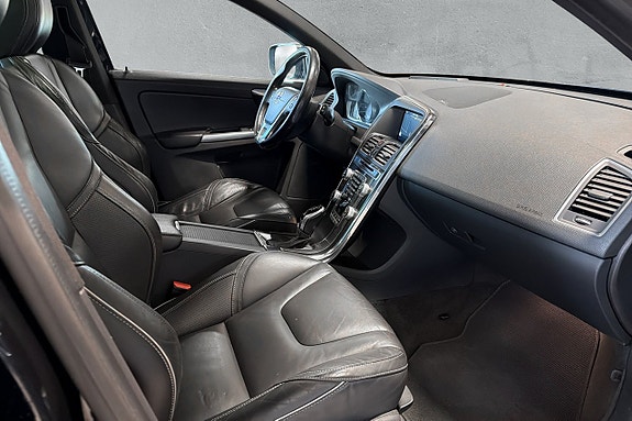 Volvo XC60 16 of 17