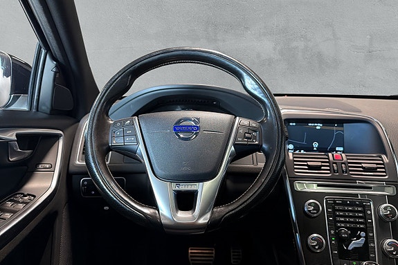 Volvo XC60 12 of 17