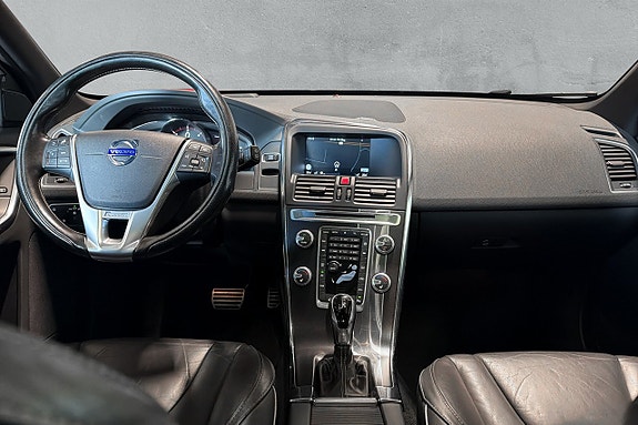 Volvo XC60 13 of 17