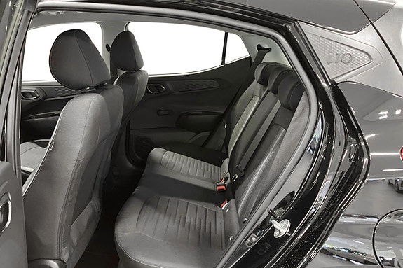 Hyundai i10 7 of 12
