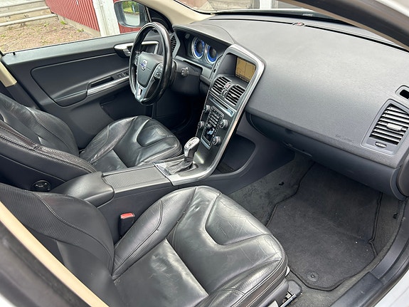 Volvo XC60 8 of 8