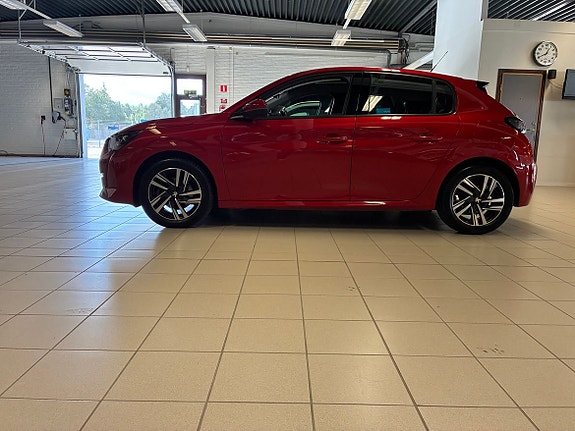 Peugeot 208 2 of 8