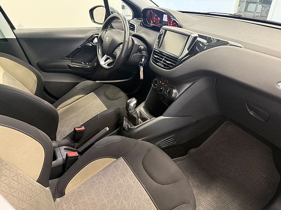 Peugeot 208 8 of 11