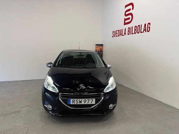 Peugeot 208 2 of 11