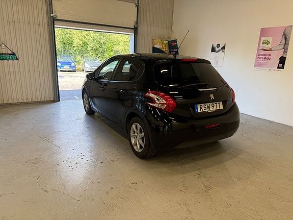 Peugeot 208 4 of 11