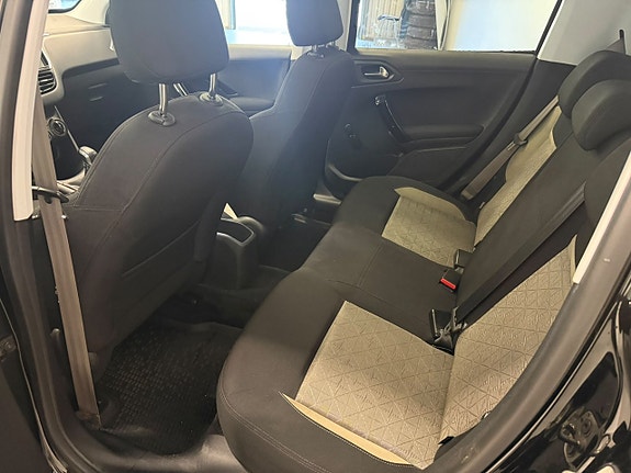 Peugeot 208 9 of 11