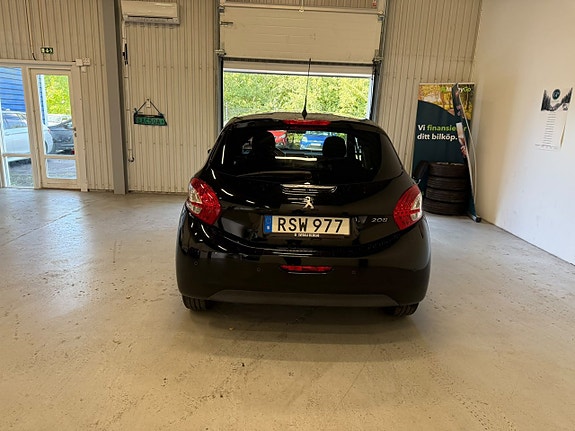 Peugeot 208 5 of 11