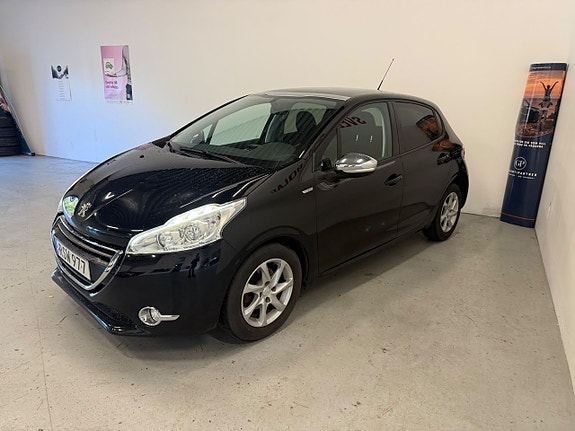 Peugeot 208 3 of 11