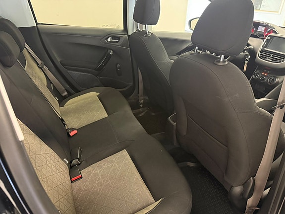 Peugeot 208 10 of 11