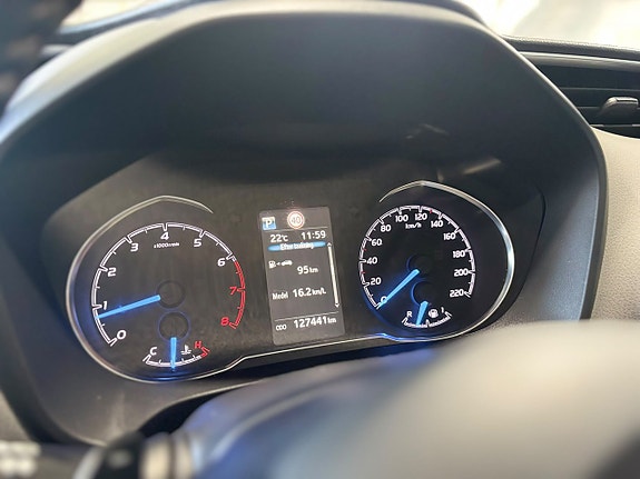 Toyota Yaris 9 of 10