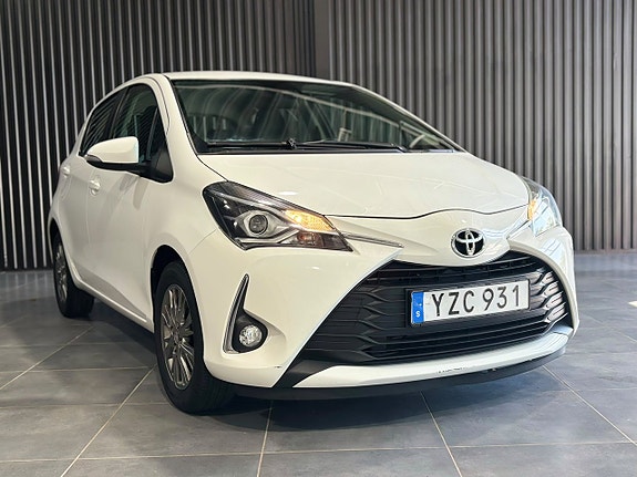 Toyota Yaris 2 of 10