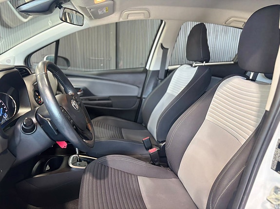 Toyota Yaris 5 of 10