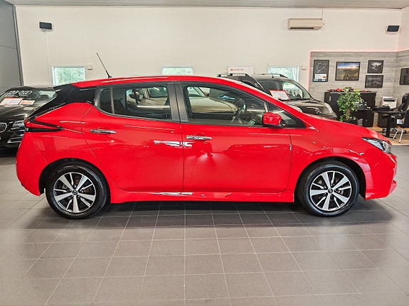 Nissan Leaf 2 of 16