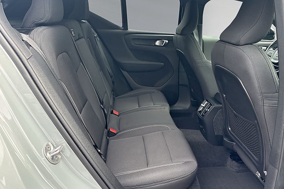 Volvo EX40 11 of 14