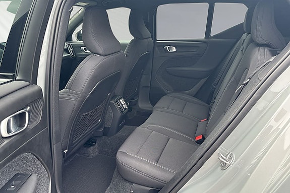 Volvo EX40 8 of 14