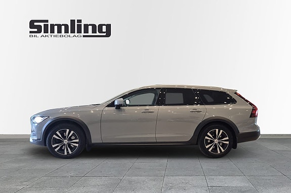 Volvo V90 Cross Country 3 of 10