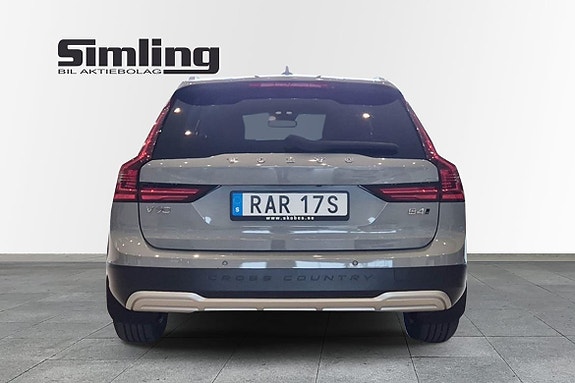Volvo V90 Cross Country 4 of 10