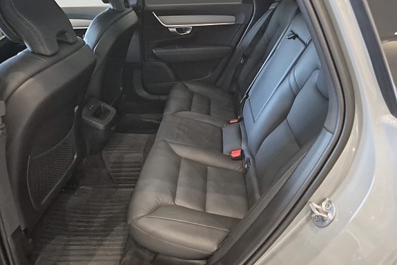 Volvo V90 Cross Country 7 of 10