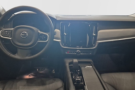 Volvo V90 Cross Country 8 of 10