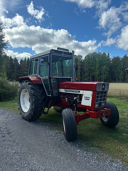 International 844 2 of 4