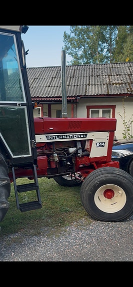 International 844 4 of 4