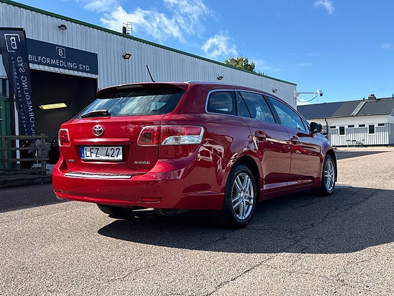 Toyota Avensis 3 of 11