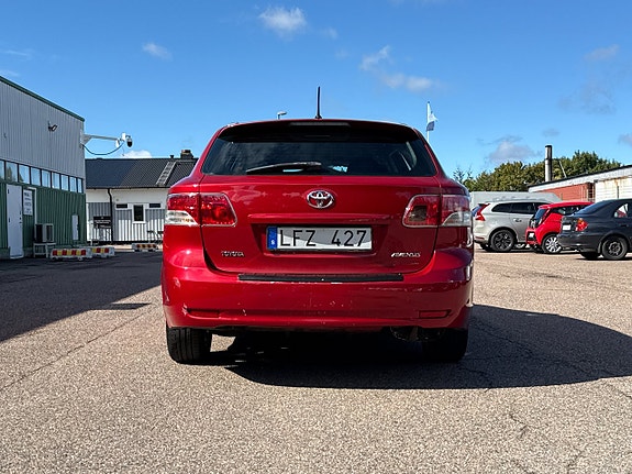 Toyota Avensis 4 of 11