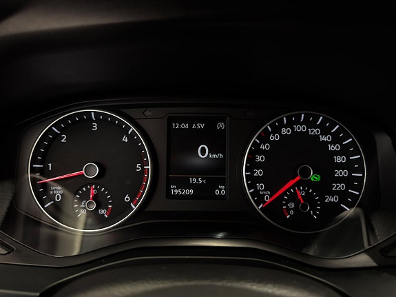 Volkswagen Amarok 25 of 30