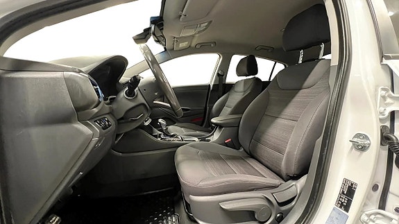 Hyundai IONIQ 11 of 24