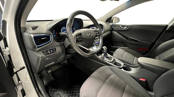 Hyundai IONIQ 10 of 24