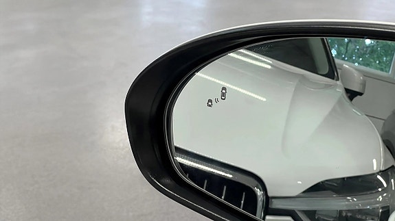 Hyundai IONIQ 17 of 24