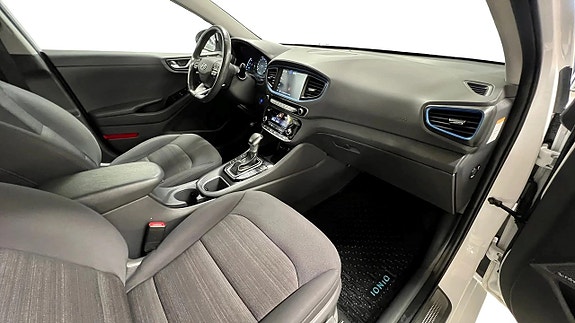 Hyundai IONIQ 16 of 24