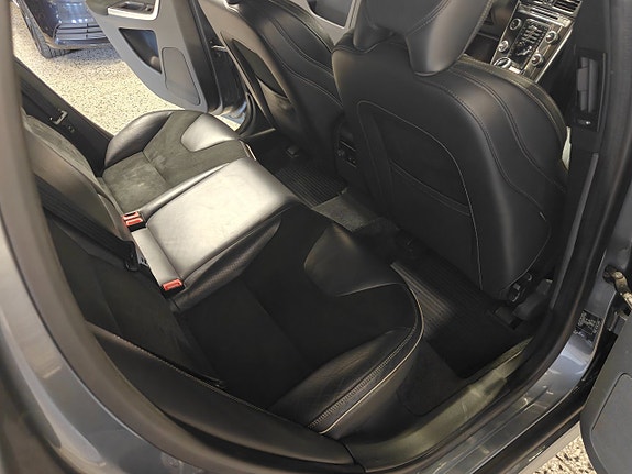 Volvo XC60 13 of 24