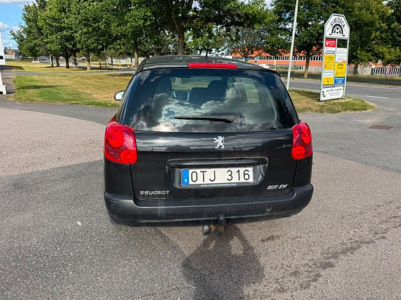 Peugeot 207 SW 6 of 7