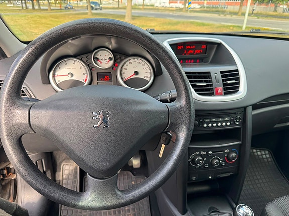 Peugeot 207 SW 3 of 7